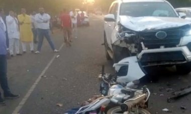 जगदलपुर में कांग्रेस के पूर्व विधायक की कार ने बाइक सवार को मारी जोरदार टक्कर, मौके पर हुई मौत, अलग-अलग सड़क हादसों में 9 लोगों की गई जान