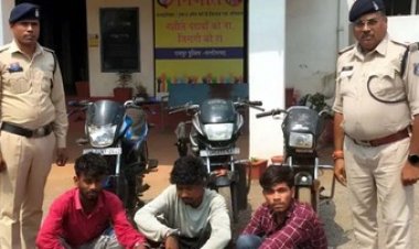 मंदिर हसौद इलाके में रास्ता रोककर मारपीट और लूटपाट, पुलिस ने 2 नाबालिग समेत 5 आरोपियों को किया गिरफ्तार, तीन बाइक भी जप्त