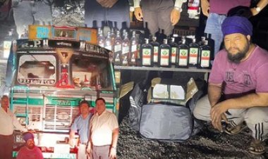 आबकारी टीम रायपुर की बड़ी कार्यवाही, हरियाणा प्रान्त की 27 बल्क लीटर अवैध विदेशी मदिरा सहित 14 पहिया टाटा ट्रक वाहन जप्त