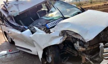 हाइवे में तेज रफ्तार का कहर, एक बार फिर खून से लाल हुई सड़क, खड़े ट्रक से टकराई इनोवा कार, हादसे में युवक घायल