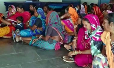 भैंस चोरी की पुलिस ने दर्ज नहीं किया FIR, थाने में 8 गांव के यादव ठेठवार समाज ने किया मचाया बवाल, किया थाना का घेराव