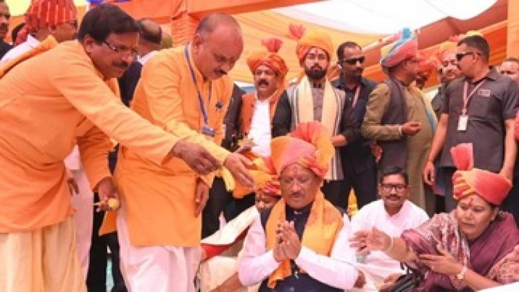 महतारी वंदन सम्मेलन में महिलाओं को 13वीं किश्त जारी, 353 नवविवाहित जोड़ों को दिया आशीर्वाद, पुस्तिका विमोचन कार्यक्रम में शामिल हुए CM साय