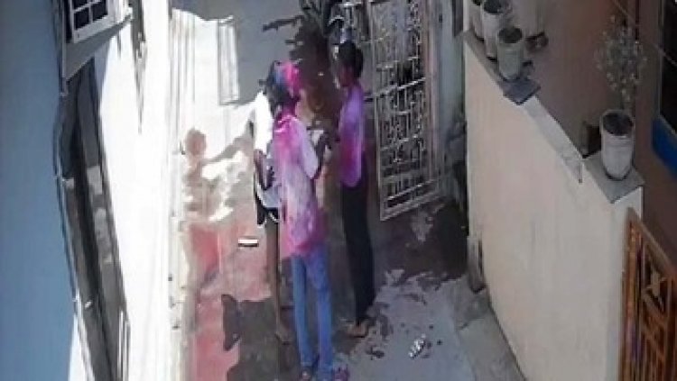 गर्ल्स हास्टल की आड़ में चल रहा अनैतिक काम?, मोहल्लेवासियों ने बनाया VIDEO, नगर में गुंडागर्दी, युवती से मारपीट का वीडियो जमकर वायरल