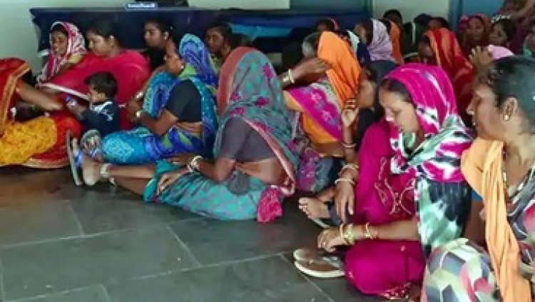 भैंस चोरी की पुलिस ने दर्ज नहीं किया FIR, थाने में 8 गांव के यादव ठेठवार समाज ने किया मचाया बवाल, किया थाना का घेराव