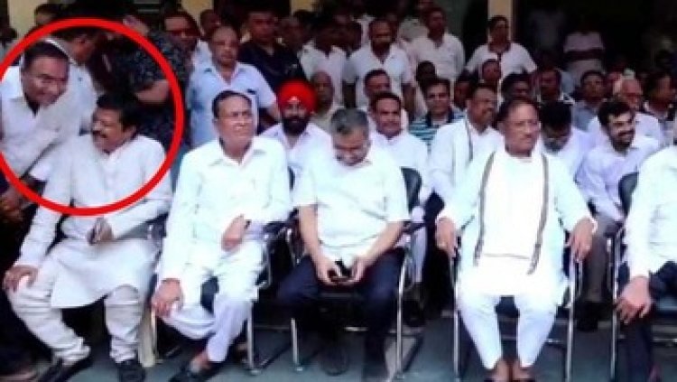 दिनेश मिरानिया की अंत्येष्टि में भाजपा नेताओं की हंसी-ठिठोली, कांग्रेस ने वीडियो वायरल कर कहा- यह बेशर्मी की पराकाष्ठा