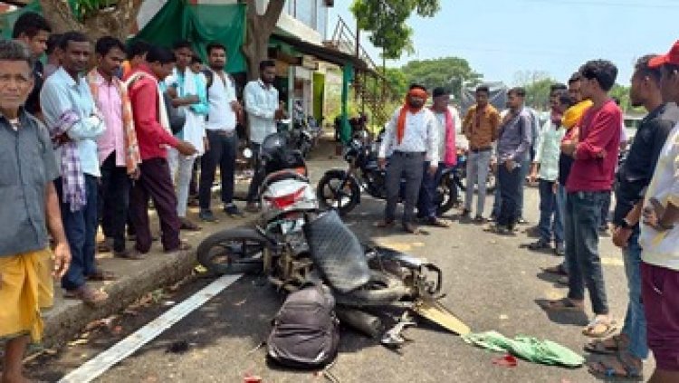 बोलेरो पति-पत्नी से टकराकर खड़ी बाइक से टकराई, महिला की हालत नाजुक, राजिम में बाइक ने साइकिल सवार को मारी टक्कर, बुजुर्ग का पैर कटकर अलग