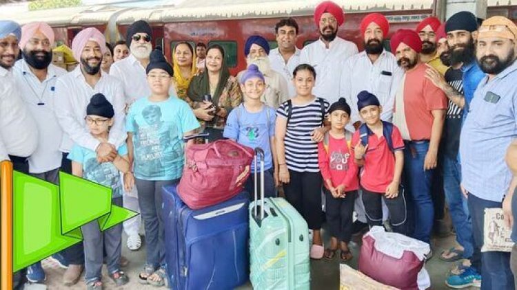 छत्तीसगढ़ सिख संगठन ने रायपुर से देश के धार्मिक स्थलों की यात्रा को हरी झंडी दिखाकर किया रवाना, पूर्व विधायक रहे मौजूद
