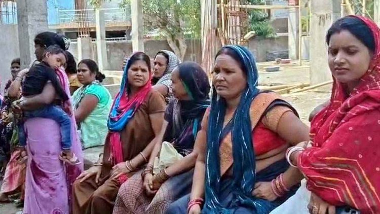 गांव में संचालित देह व्यापार के खिलाफ ग्रामीण, ग्रामीणों ने 2 युवकों को रंगे हाथों पकड़कर किया पुलिस के हवाले, आरोपियों से पूछताछ जारी