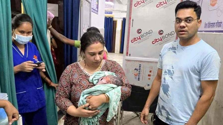 फोटो पहले या मरीज? गरियाबंद जिला अस्पताल में वायरल तस्वीर पर मचा बवाल, बिनकर बोले- बच्चा ठिठुर गया, मैडम फोटो खिंचवाती रही