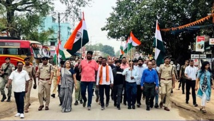 ऑपरेशन सिंदूर की गूंज के साथ गरियाबंद और नवापारा में तिरंगे का अभूतपूर्व जयघोष, भीड़ ने जमकर नारेबाजी कर दिखाए देशभक्ति के रंग