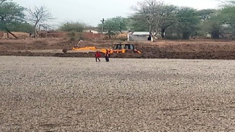 छुरा ब्लॉक के-सरकड़ा गांव में जल संकट, ग्रामीणों का फूटा आक्रोश, कलेक्टर से लगाई इंसाफ की गुहार, तालाब पर कब्जे की साजिश!