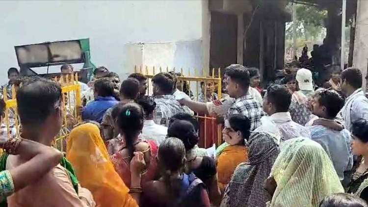 मुख्यमंत्री कन्या विवाह में अव्यवस्था का आलम, 37 जोड़ों के फेरे के बाद खाने को लेकर मची लूटमार, मारपीट की आई नौबत