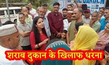 शराब दुकान के विरोध में कई जगह धरना, महिलाओं ने निकाली मशाल रैली, आसपास के ग्रामों से मिल रहा समर्थन, अनिश्चितकालीन धरने पर बैठे ग्रामीण