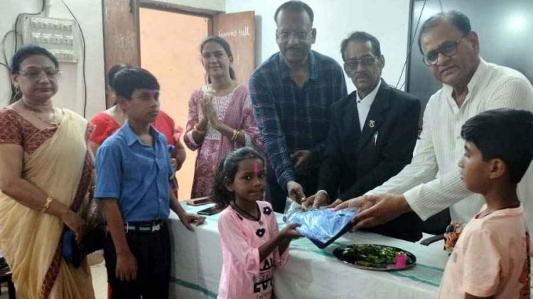पी एल वाय बैरन बाजार शासकीय स्कूल में नवीन सत्र का आगाज, तिलक लगाकर नव प्रवेशी बच्चों का स्वागत कर मनाया गया प्रवेशोत्सव