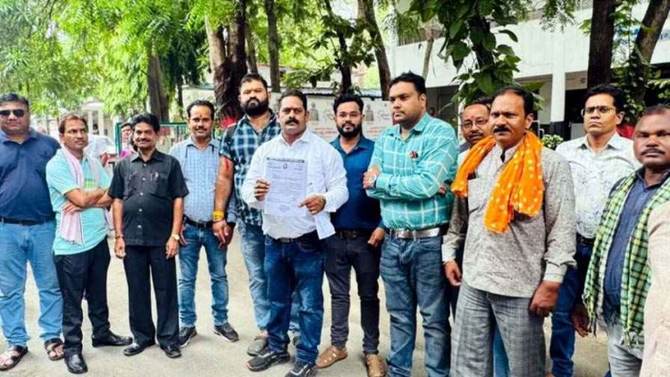 महिला अधिकारी ने कहा इडियट-बदतमीज… जिला लिपिक वर्गीय कर्मचारी संघ ने घेरा कार्यालय, कलेक्टर से बोले- ज्योति पटेल को तत्काल हटाया जाए