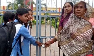 11वीं के 25 छात्रों को जानबूझकर किया फेल, आक्रोशित पालकों ने प्रदर्शन कर स्कूल गेट में जड़ा ताला, आखिरकार पद से हटाए गए प्रिंसिपल