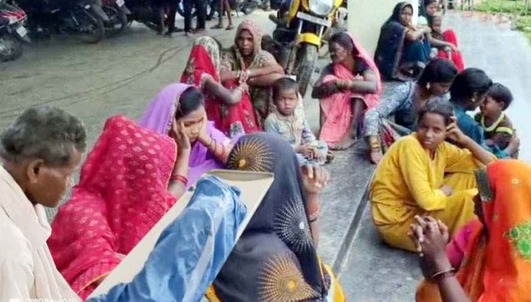 सर्पदंश का बच्चा हुआ शिकार, सरकारी अस्पताल की नर्स ने प्राइवेट क्लीनिक किया रेफर, मासूम बच्चे की मौत, दोषियों को सजा देने की मांग