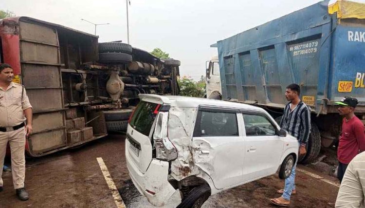 राजधानी के जोरा ब्रिज में बड़ा सड़क हादसा, तेज रफ्तार बस ने ट्रक को मारी जोरदार टक्कर, चपेट में आई पीछे से आ रही कार