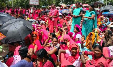 चुनावी वादों को पूरा करने की मांग, मितानिन संघ का विशाल प्रदर्शन, तीन सूत्रीय मांगों को लेकर सड़क पर उतरीं हजारों महिलाएं