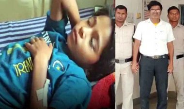 मामूली बात पर 7 वर्षीय छात्रा की बेरहमी से पिटाई, पैर फ्रैक्चर, मासूम बच्ची अस्पताल में भर्ती, पुलिस ने प्रधान पाठक को किया गिरफ्तार