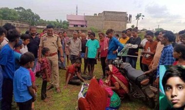 11 केवी तार की चपेट में आए पिता-पुत्र, खेलने के दौरान करंट से बच्चे की मौत, बेटे को बचाने पिता बुरी तरह झुलसा, गांव में पसरा मातम, जिम्मेदार कौन?