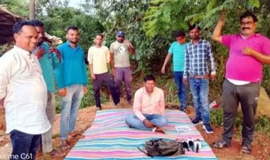 नवाखाई के दिन तहसील के सामने आमरण अनशन पर बैठा ग्रामीण, डबरी घोटाला मामला, कागजों में बना तालाब, हकदार भूखा बेहाल, किसी ने नही ली खबर