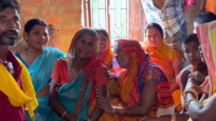 स्वतंत्रता दिवस पर तीर्थयात्रा के लिए दुर्गापुर जा रही बस की ट्रैक्टर से टक्कर,  11 श्रद्धालुओं की दर्दनाक मौत, CM ने दो-दो लाख मुआवजे का किया ऐलान