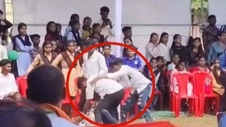 कबीरधाम में आजादी के जश्न के दौरान मारपीट, एक दूसरे पर बरसाए मुक्के, वीडियो वायरल, दीपक बैज- राज्य की बिगड़ती कानून व्यवस्था का नमूना