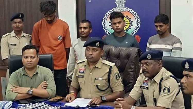 दुर्ग के ज्वेलरी शॉप में चोरी का पर्दाफाश, सीसीटीवी बंद कर शटर तोड़कर वारदात को दिया अंजाम, 4 लाख के जेवरात बरामद, चार आरोपी गिरफ्तार