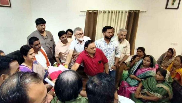 ट्रैफिक जाम से जूझ रहा गरियाबंद, परेशान व्यापारियों ने सांसद से  किया मुख्यालय से 2 किमी पहले बायपास मोड़ने की मांग