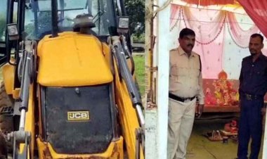 सरकारी जमीन पर अवैध कब्जा कर बनाया मकान, जेसीबी लेकर हटाने पहुंचे तहसीलदार तो कर दी गणेश प्रतिमा की स्थापना, मिला अभय दान!