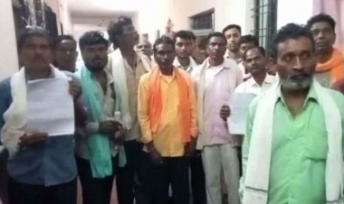 प्रधानमंत्री आवास योजना में बड़ा घोटाला!, रोजगार सहायिका पर लाखों रुपए गबन का आरोप, ग्रामीणों ने कलेक्टर से लगाई इंसाफ की गुहार