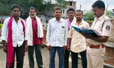 चलती ट्रेन के सामने कूदा बुजुर्ग, दो टुकड़ों में बंटा शरीर, दर्दनाक मौत, इधर युवक ने घर में फांसी लगाकर कर लिया खुदकुशी, पसरा मातम