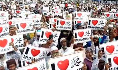 छग में 'I Love Mohammed' पोस्टर विवाद पर फूटा गुस्सा, सड़कों पर उतरे इमाम और समुदाय के लोग; नमाज के बाद मुस्लिम समाज ने सौंपा ज्ञापन