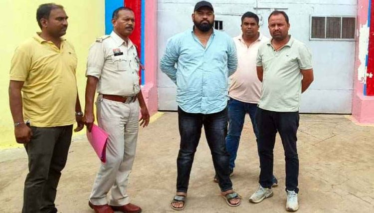 गणेश विसर्जन के दौरान पुलिस से बदसलूकी के आरोप में पार्षद गिरफ्तार, डीजे बंद करने को लेकर प्रशासन और भाजपा नेता के बीच विवाद