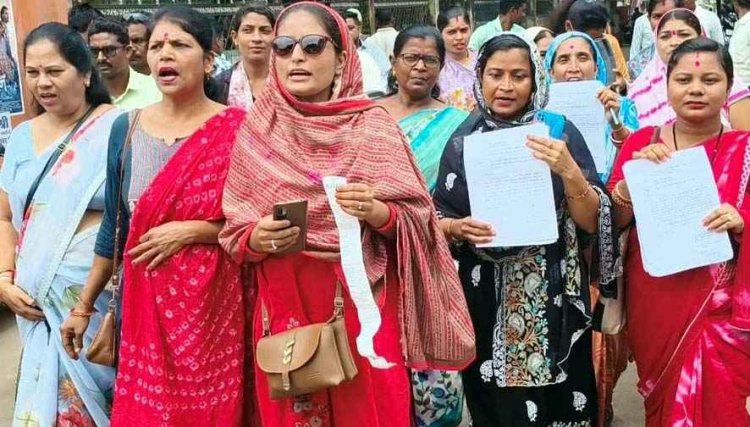 हाफ बिजली बिल बनाम फूल बिजली बिल योजना, बढ़ते बिलों से परेशान महिलाओं ने एसडीएम कार्यालय पहुंचकर लगाई इंसाफ की गुहार