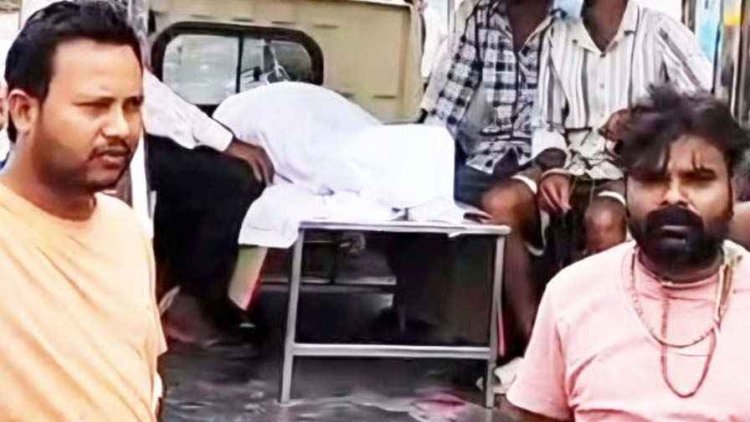 झोलाछाप डॉक्टर ने लगाया इंजेक्शन, मुंह से निकला झाग, अधेड़ की मौत, परिजनों ने जमकर मचाया हंगामा, हंगामे के बाद पुलिस हिरासत में आरोपी