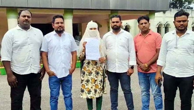 पुलिस आरक्षक पर युवती ने लगाया शादी का झांसा देकर दुष्कर्म का आरोप, 18 दिन बाद भी नहीं हुई गिरफ्तारी, दी आत्मदाह की चेतावनी