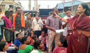 तेज रफ्तार हाइवा ने मारी स्वच्छता सुपरवाइजर को जोरदार टक्कर, महिला कर्मचारी की हालत नाजुक, रायपुर रेफर, कर्मचारियों ने किया चक्काजाम