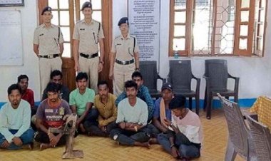 छत्तीसगढ़ में टला बड़ा रेल हादसा, हमसफर एक्सप्रेस के इंजन की ट्रैक जैक से टक्कर, 9 आरोपी गिरफ्तार, एक रेलवे कर्मचारी सस्पेंड