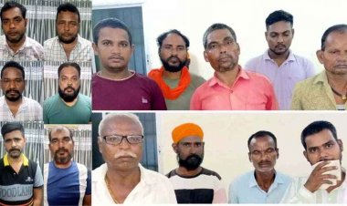 दीपावली पर्व से पहले धमतरी में तीन जगह छापेमारी, 52 परियों का मजा ले रहे 17 जुआरी गिरफ्तार, पुलिस को मिली बड़ी कामयाबी