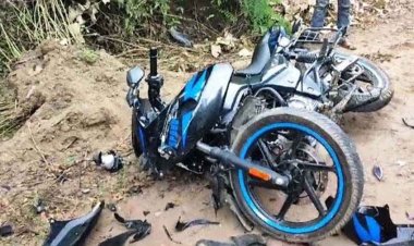 दीपावली के पहले सड़क हादसे ने छीन ली एक परिवार की खुशियां, दो बाइक की आमने-सामने जोरदार टक्कर, पिता-पुत्र की मौत, मां घायल