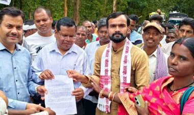 धान खरीदी केंद्र की मांग को लेकर जिला पंचायत सदस्य संजय नेताम के नेतृत्व में नेशनल हाईवे 130C में 4 घंटे तक चक्काजाम, फंसे रहे सैकड़ो वाहन