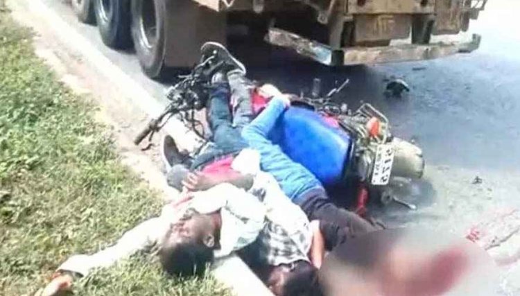 छत्तीसगढ़ में दर्दनाक सड़क हादसा, खड़ी ट्रक से टकराई तेज रफ्तार बाईक, तीन युवकों की दर्दनाक मौत, गांव में पसरा मातम