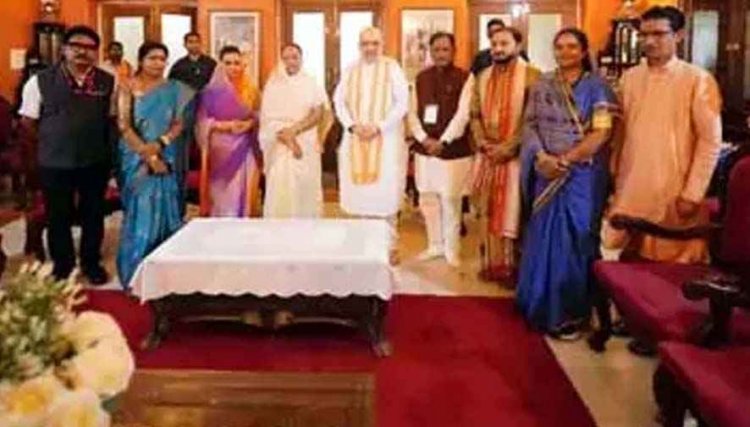 अमित शाह बस्तर दशहरा में हुए शामिल, मुख्यमंत्री बस सेवा की शुरुआत, महतारी वंदन की 20वीं किस्त ट्रांसफर, राज परिवार से मुलाकात