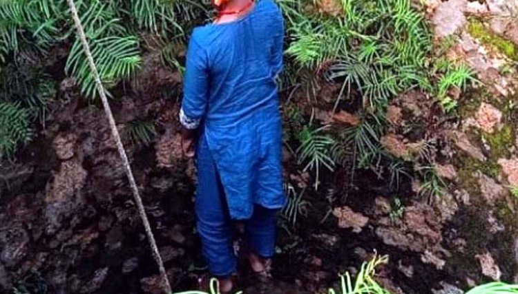 शादी  के एक साल बाद नवविवाहिता ने मायके में लगाई फांसी, कुएं में लटकता मिला शव, सुसाइड से ससुराल में मचा हड़कंप, जांच में जुटी पुलिस