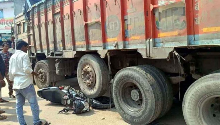 तेज रफ्तार ट्रक ने बाइक को मारी जोरदार टक्कर, वाहन की चपेट में आए कॉलेज लौट रहे भाई-बहन, युवक घायल, अस्पताल में भर्ती, किया रेफर