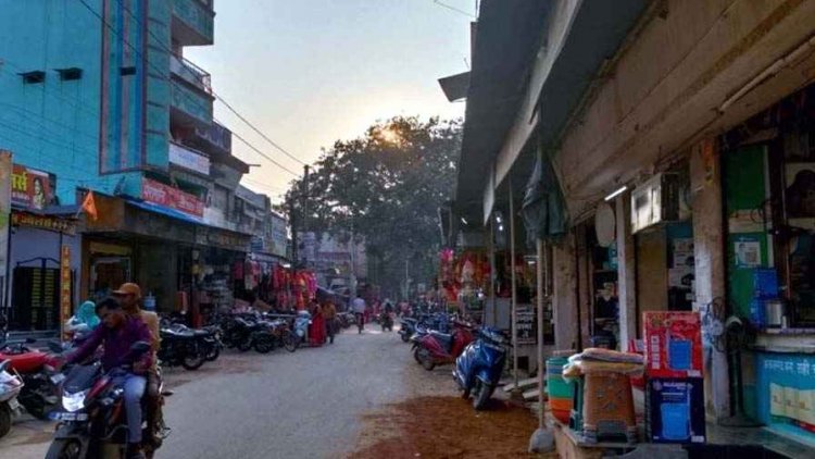 दीपावली की रौनक फीकी, बाजार तैयार लेकिन जेबें खाली, धान कटाई पर मौसम का ब्रेक, रोजगार योजनायें ठप्प, आ रहे पुराने दिन याद