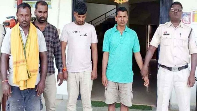 छत्तीसगढ़ से झारखंड के बूचड़खाना ले जा रहे गौ तस्करों का पर्दाफाश, आरोपियों से 8 गौवंश बरामद, चार आरोपी गिरफ्तार