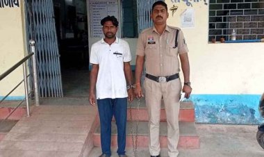 सड़क किनारे खड़ी मोटरसाइकिल चोरी मामले का खुलासा, नवापारा पुलिस ने बाइक चोर को गिरफ्तार कर भेजा सलाखों के पीछे